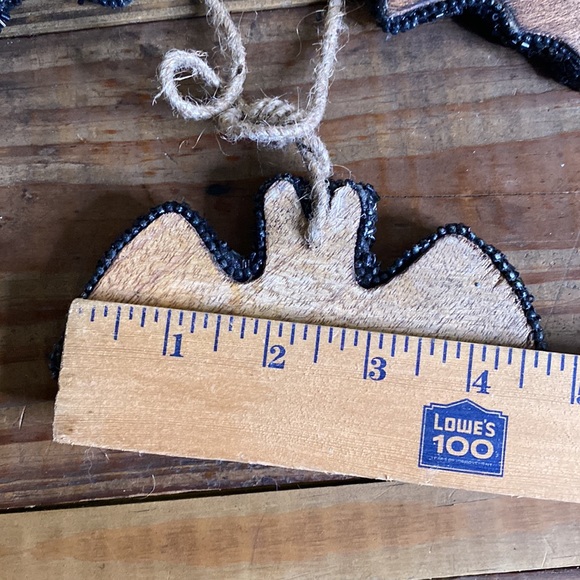 Wooden Bat Garland - Picture 6 of 6